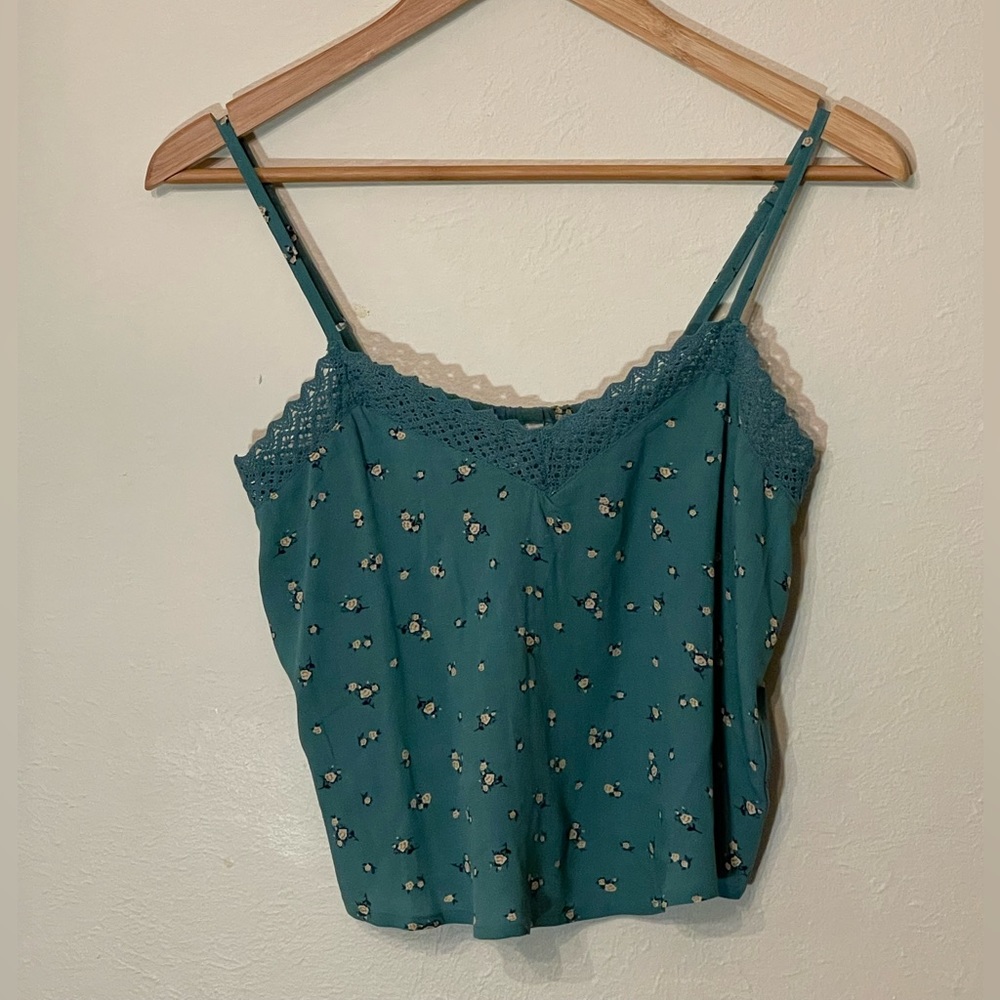 American Eagle Outfitters cropped green floral tank top